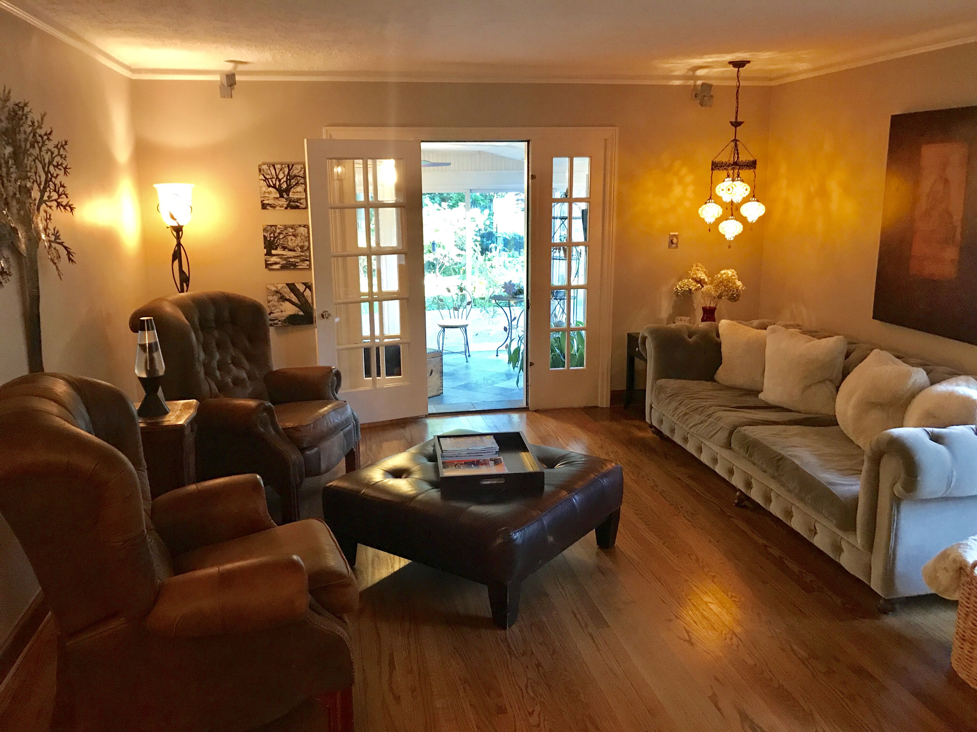 Stately 5 bedroom home in desirable Royal Oak