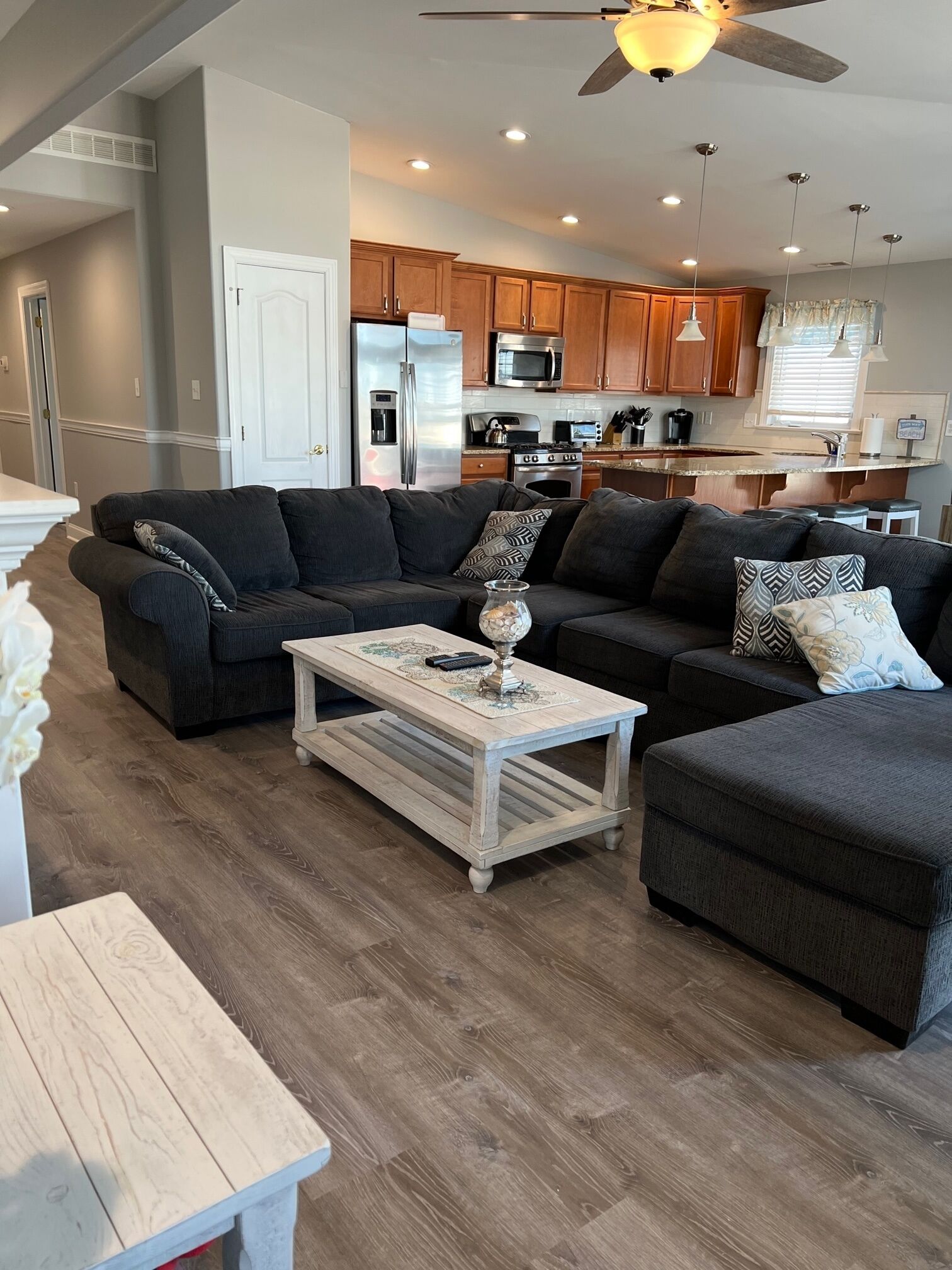 LUXURIOUS BEACH CONDO IN NORTH WILDWOOD, LOCATED ON 1ST AVE.4BR, 2BA, SLEEPS 12!