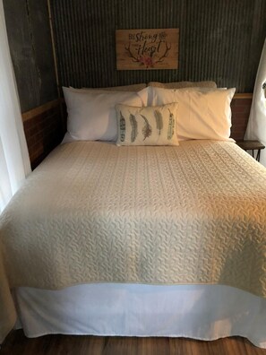 1 bedroom - Cozy and comfortable 1 bedroom 1 bath rustic cabin  (Texarkana)