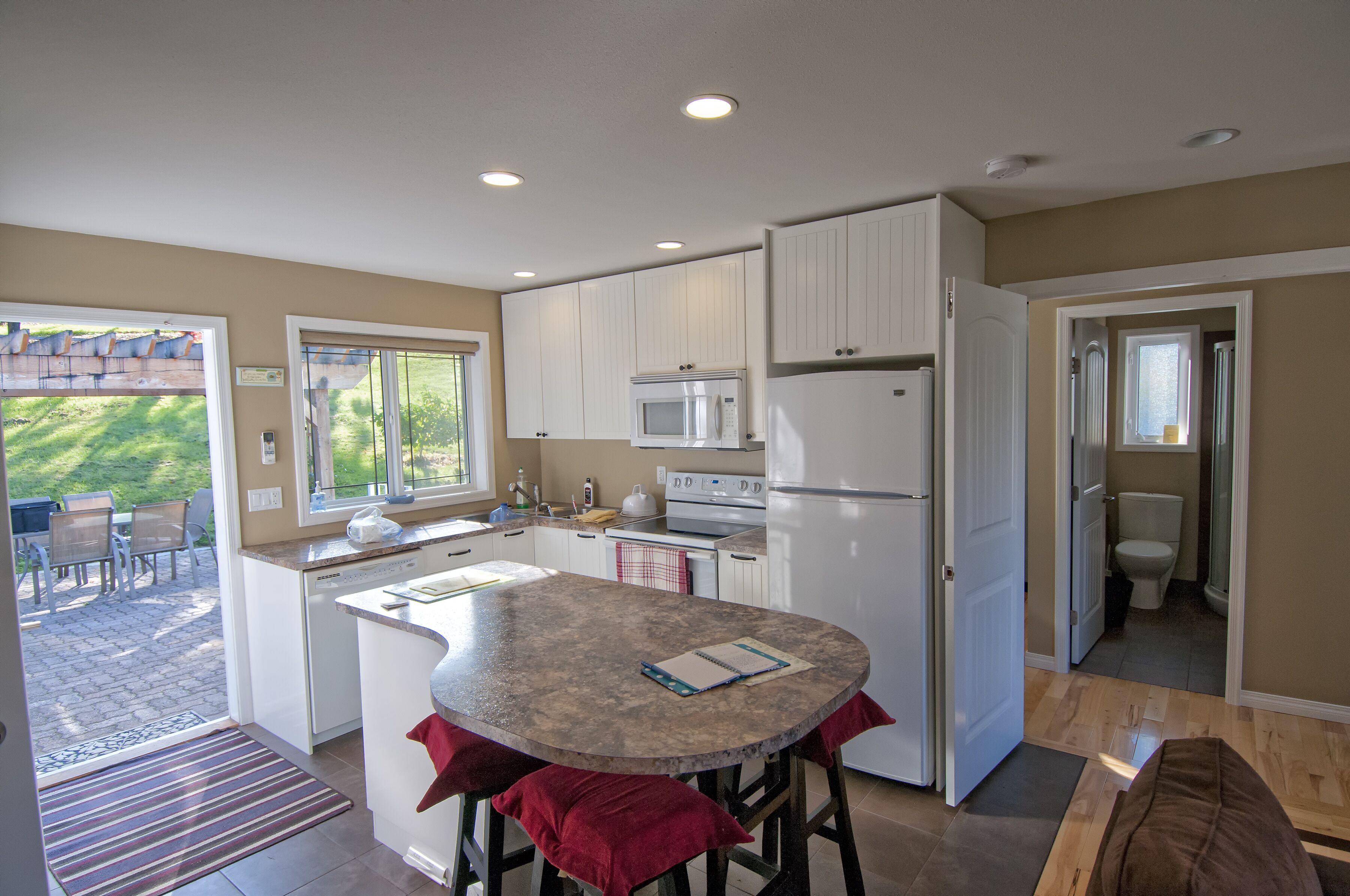 Wood/Kalamalka Lake views, Rural setting,  Access to Okanagan Rail Trail