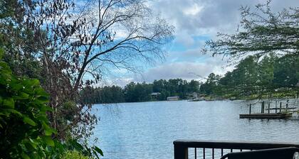 LAKE COTTAGE WITH DECK - 5 Star - 2 Kayaks- 40 min. to downtown Columbia