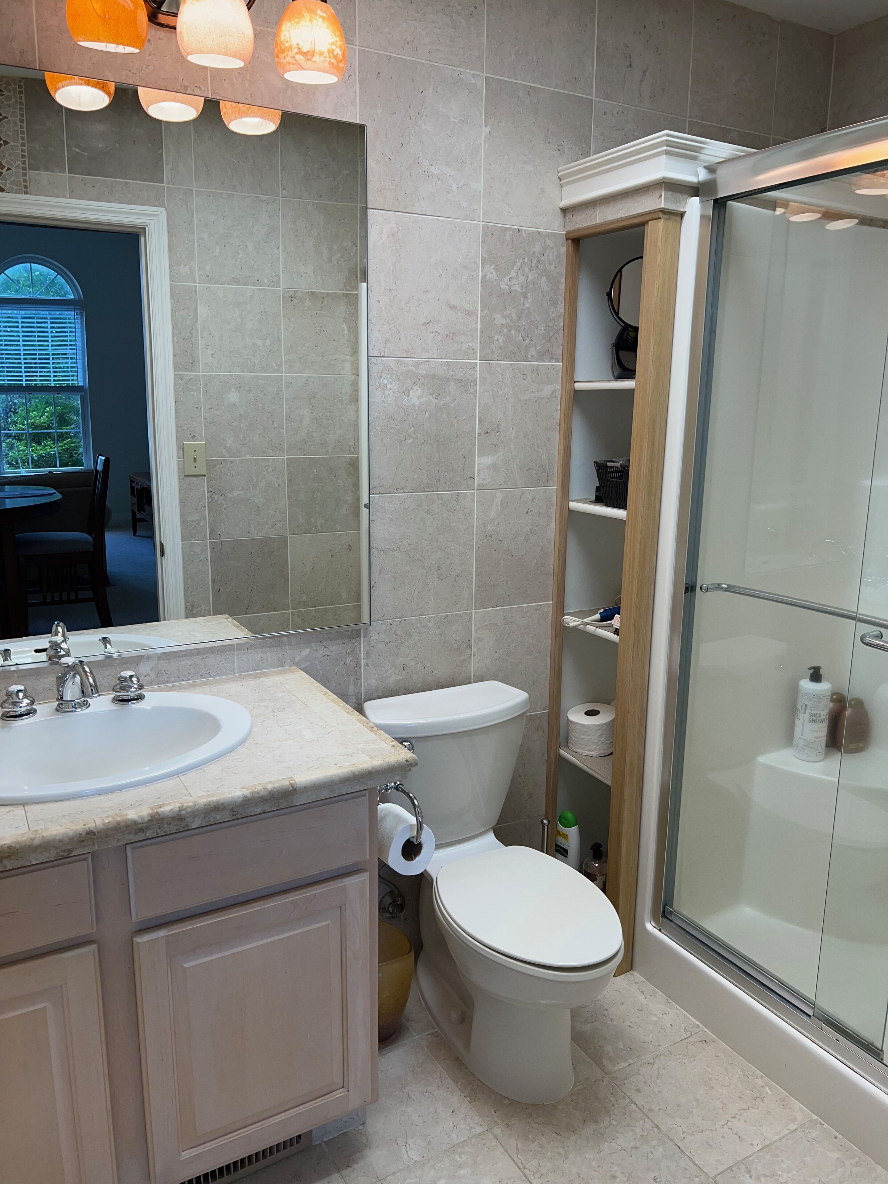 WOW VIEW -LAKE COTTAGE WITH DECK - 5 Star - 2 Kayaks- 40 min. to downtown Cola.