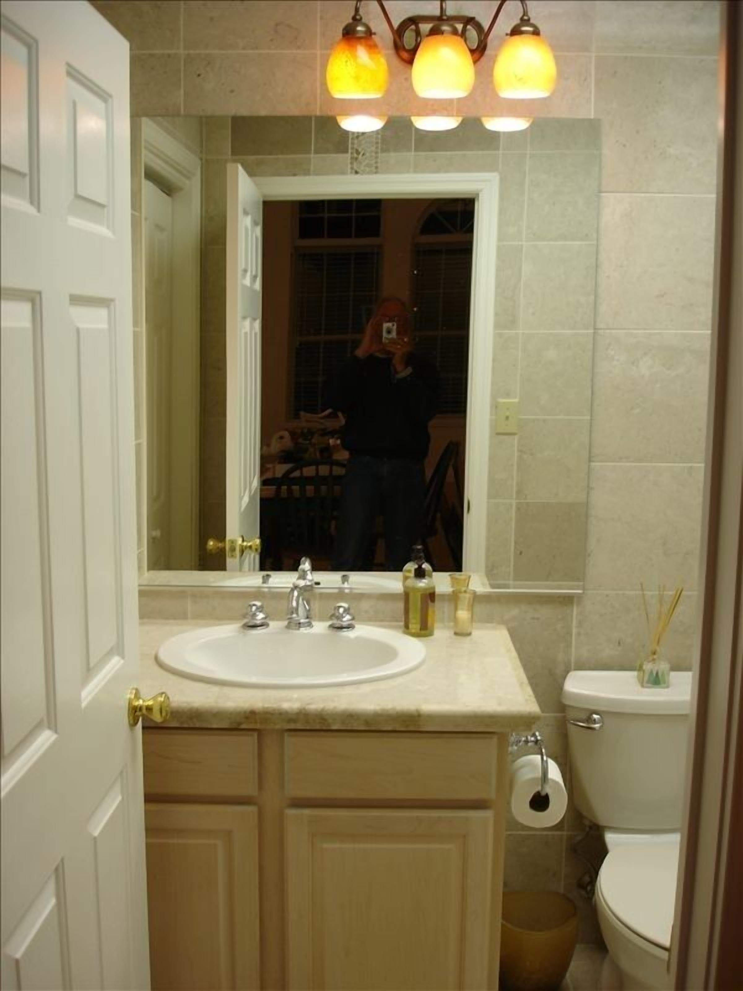 WOW VIEW -LAKE COTTAGE WITH DECK - 5 Star - 2 Kayaks- 40 min. to downtown Cola.