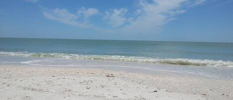 Beach nearby, sun loungers, beach towels