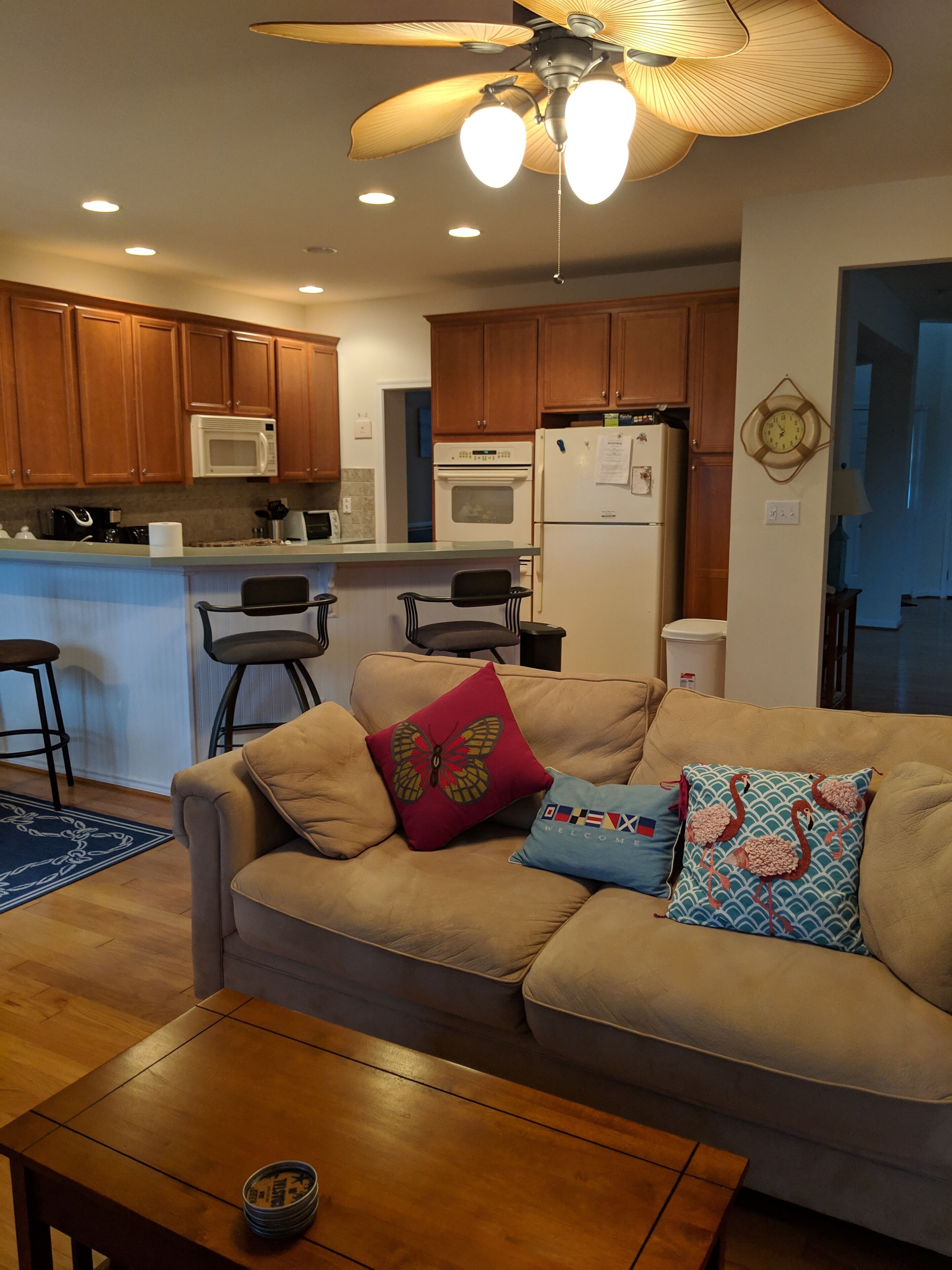 Bright & spacious, perfect for your family vacation! Indoor & Outdoor pools.