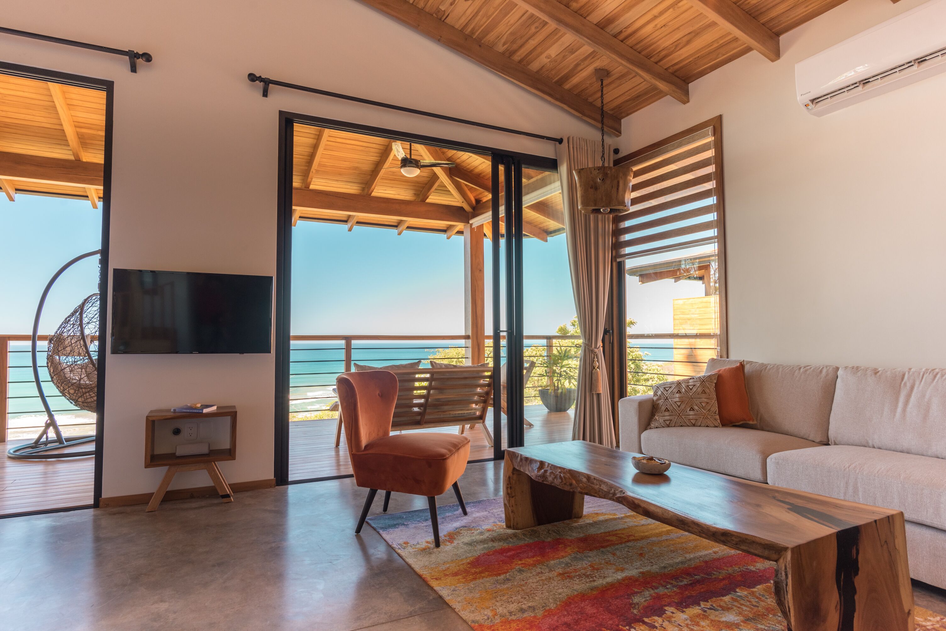 Télévision à écran plat