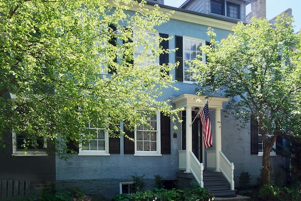 An 1820s row home overlooking historic Pulteney Park