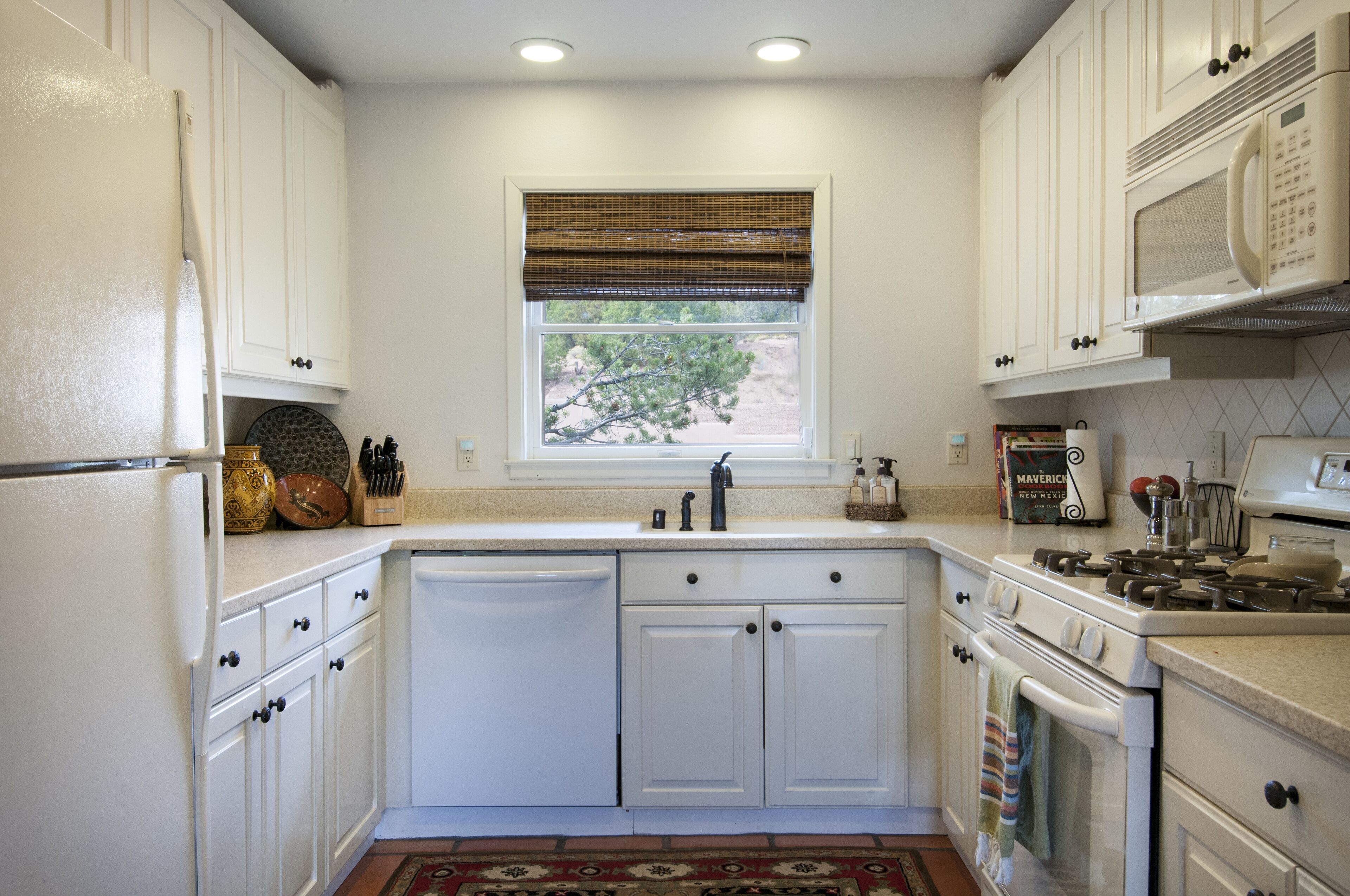 Hillside Hacienda - Relax in the Sangre de Christo Foothills - NOW WITH A/C!