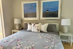 4 bedrooms, iron/ironing board, WiFi, bed sheets