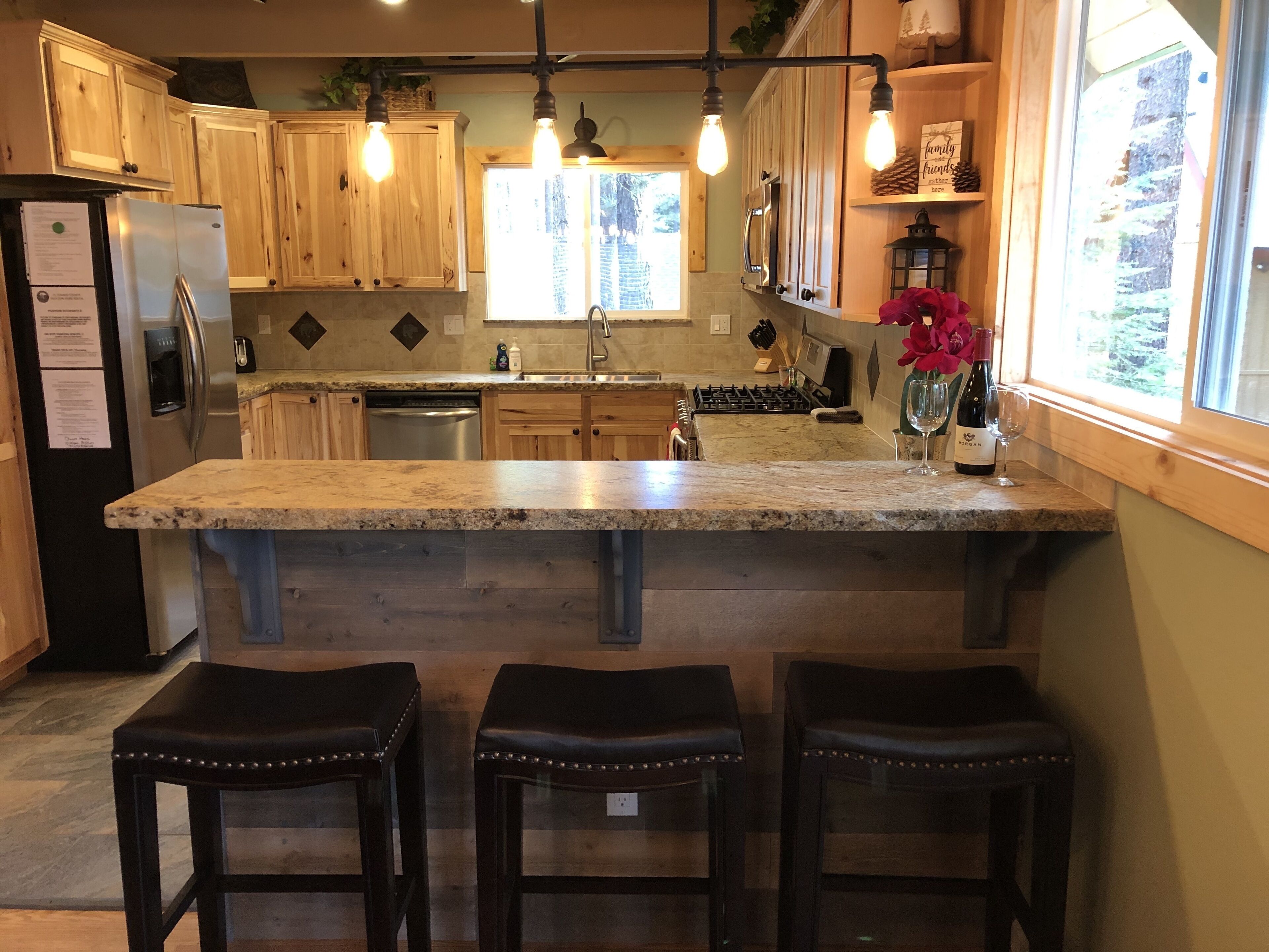  Tahoe Chalet with Hot Tub, Quiet Setting and Newly Remodeled Kitchen and Bath