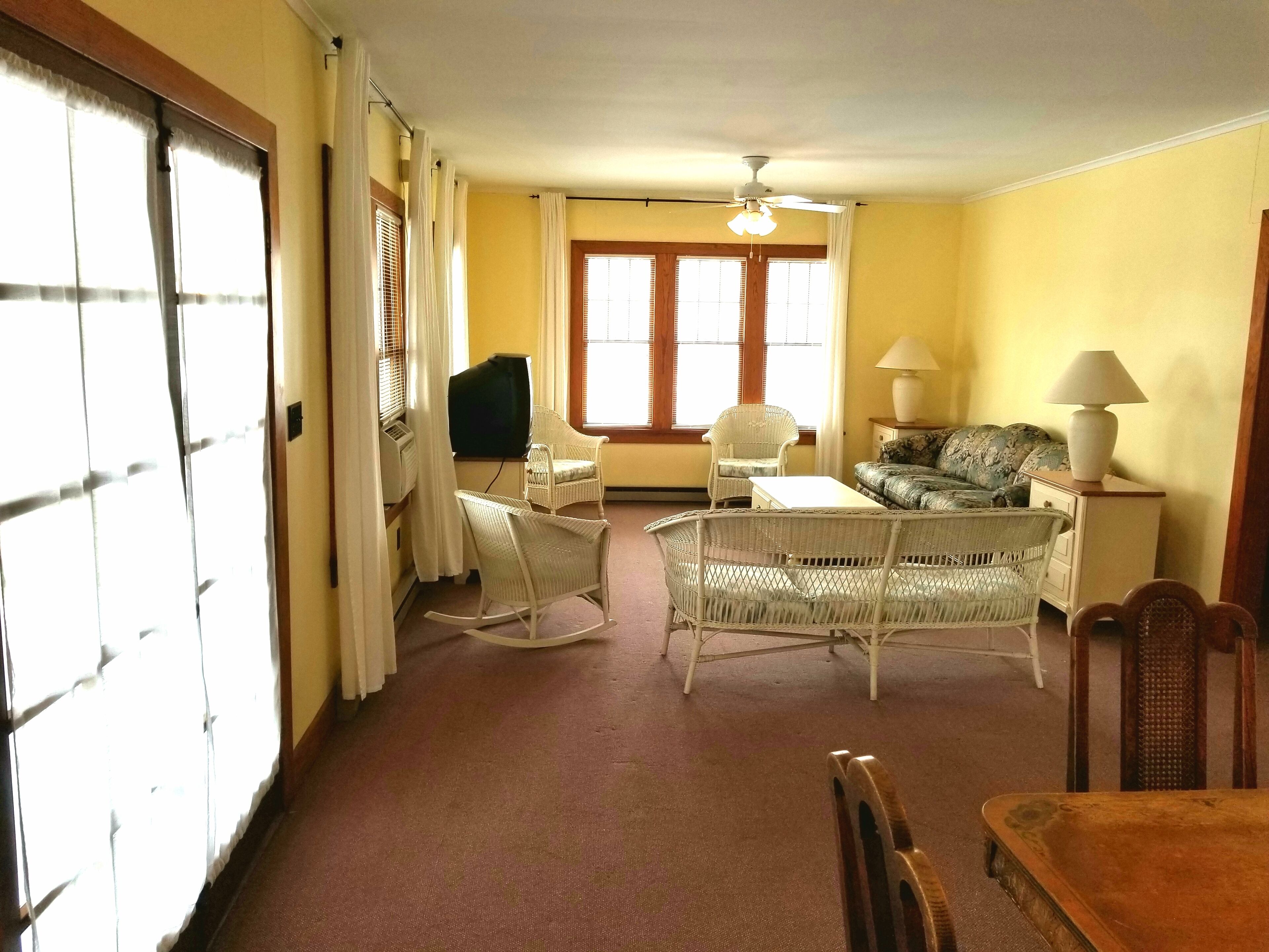 Roomy Two Bedroom House Near Egg Harbor Marina
