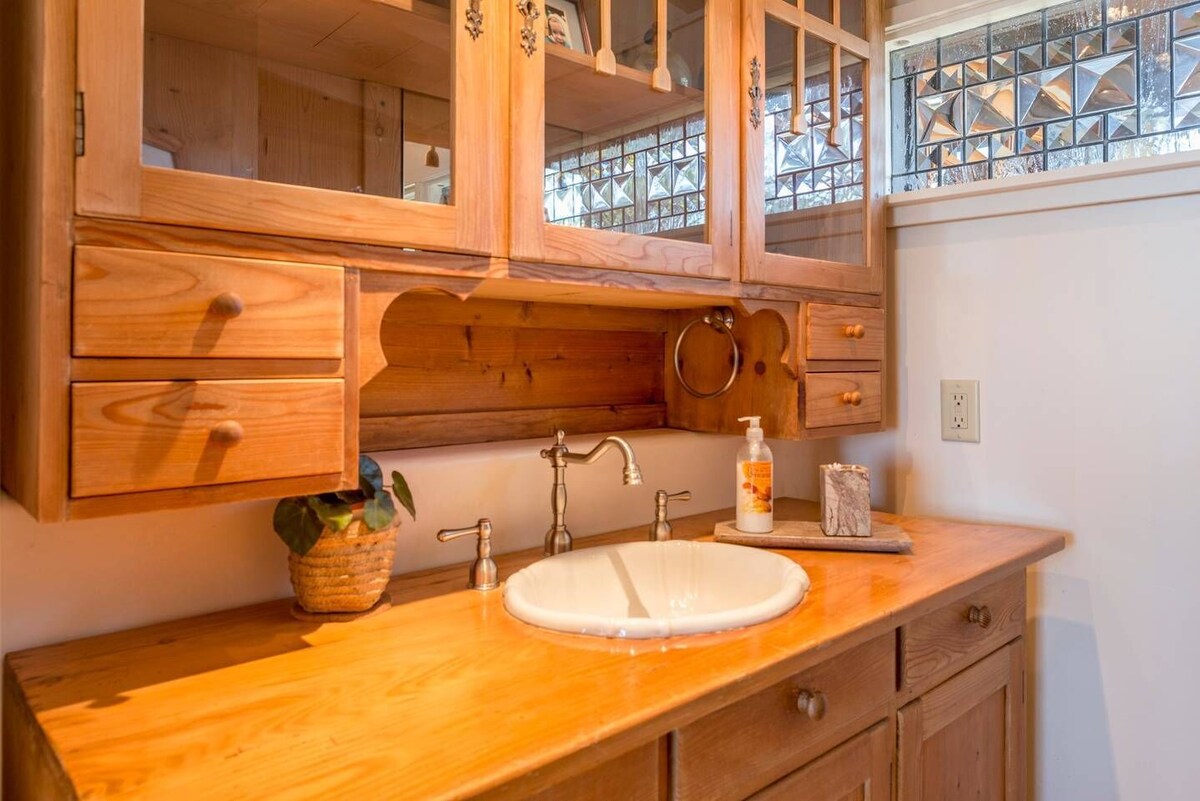 Photo 30 of 6-Bedroom Oceanfront Masterpiece in Pacific Grove, CA. From S1400 for 8 guests