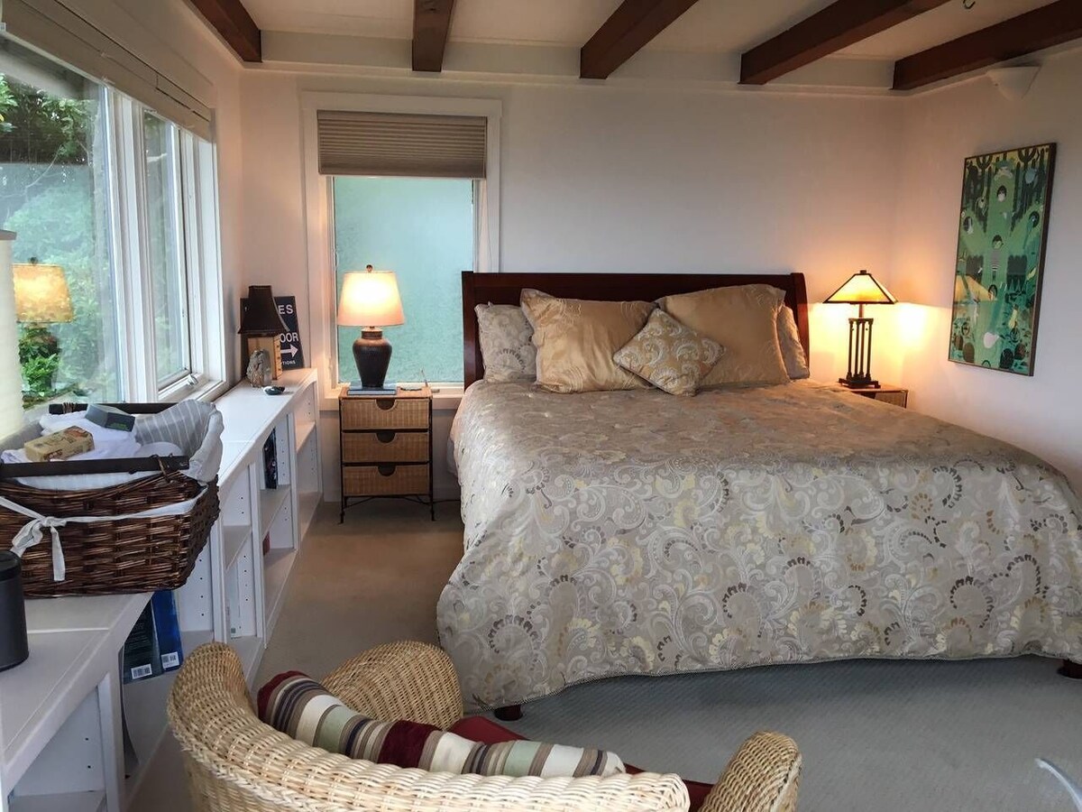 Photo 17 of 6-Bedroom Oceanfront Masterpiece in Pacific Grove, CA. From S1400 for 8 guests