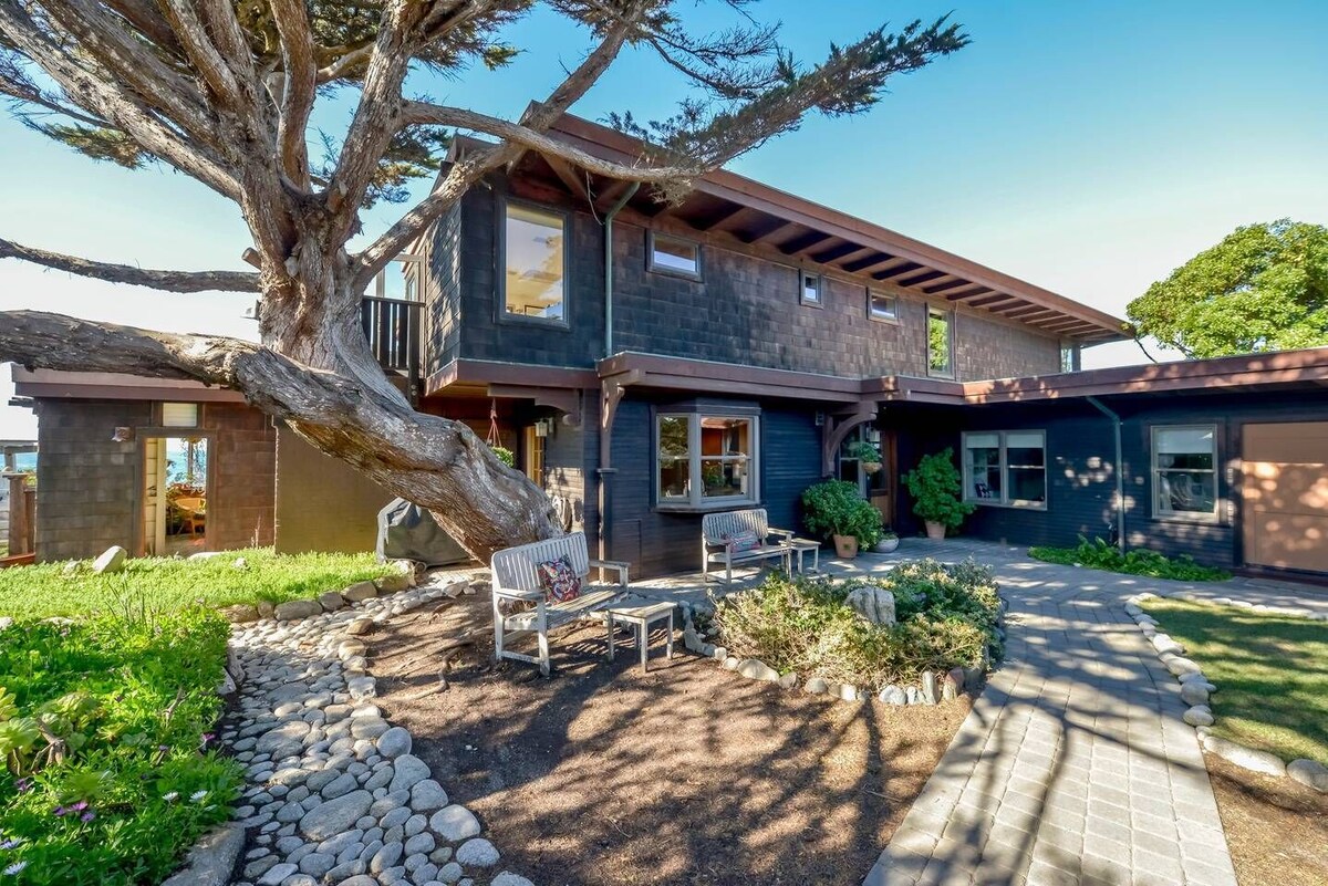 Photo 43 of 6-Bedroom Oceanfront Masterpiece in Pacific Grove, CA. From S1400 for 8 guests