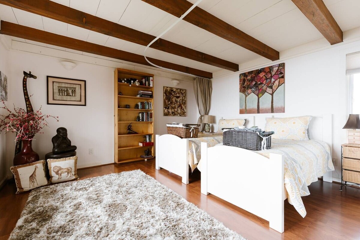 Photo 18 of 6-Bedroom Oceanfront Masterpiece in Pacific Grove, CA. From S1400 for 8 guests