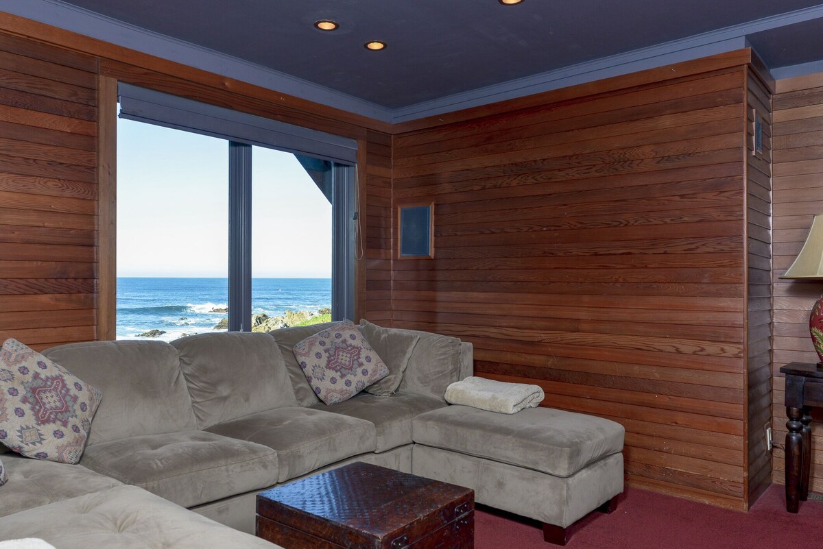 Photo 15 of 6-Bedroom Oceanfront Masterpiece in Pacific Grove, CA. From S1400 for 8 guests