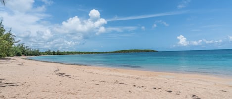 Beach nearby, sun loungers, beach towels
