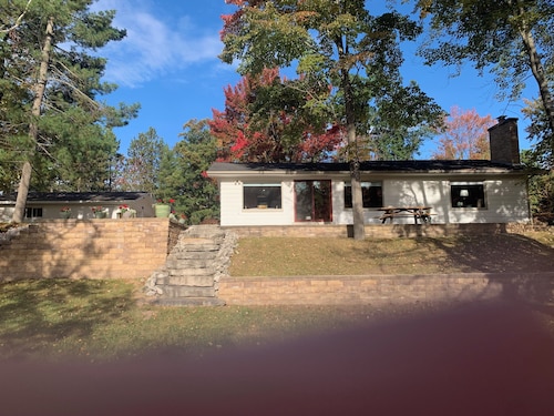 Charming Home on the mainstream of the Au Sable River...