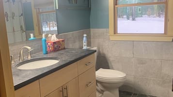 Combinació de dutxa i banyera, assecador de cabells i tovalloles