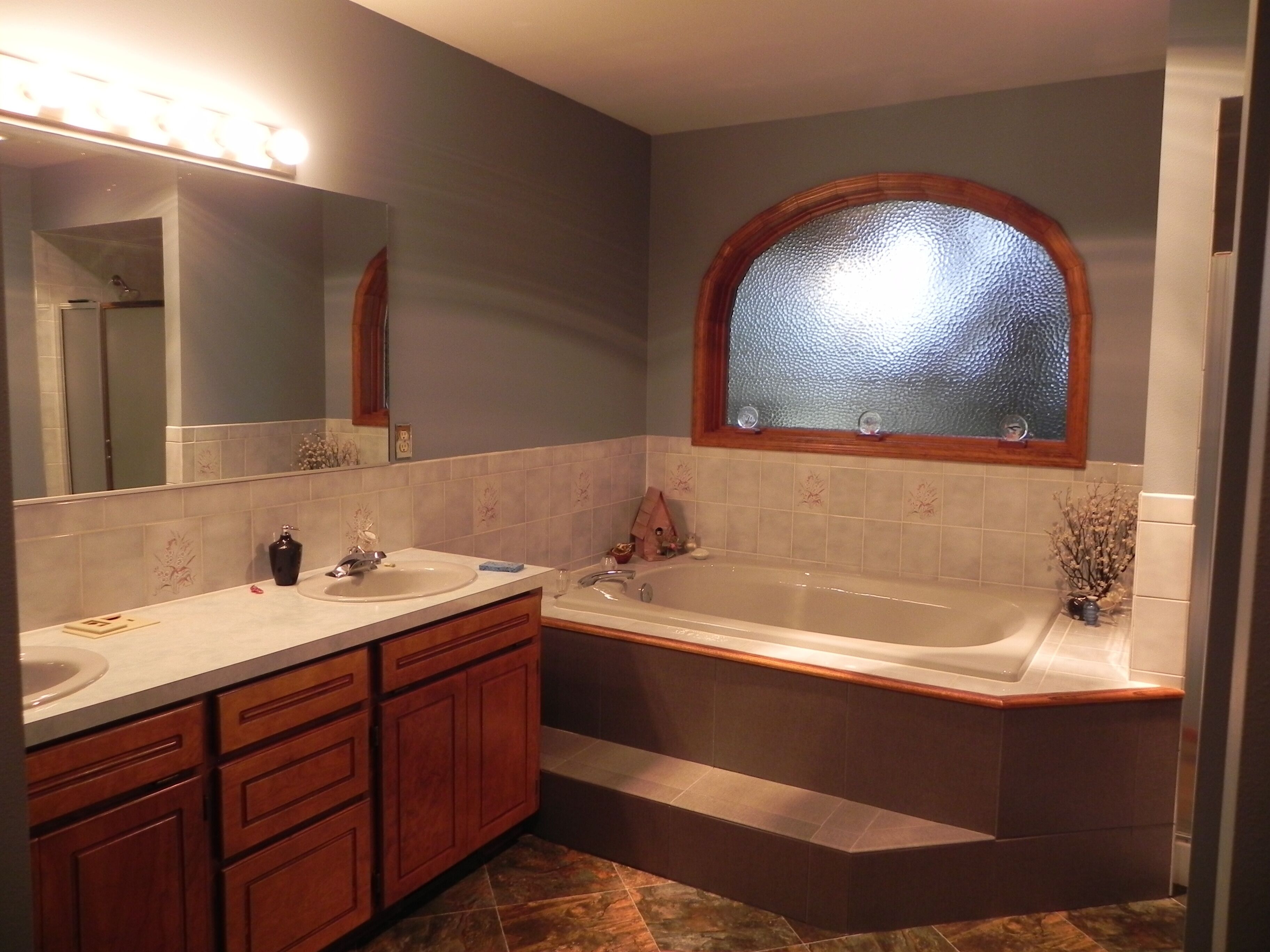 Aviator Dreams; Spacious Retreat Located On Small Local Airport