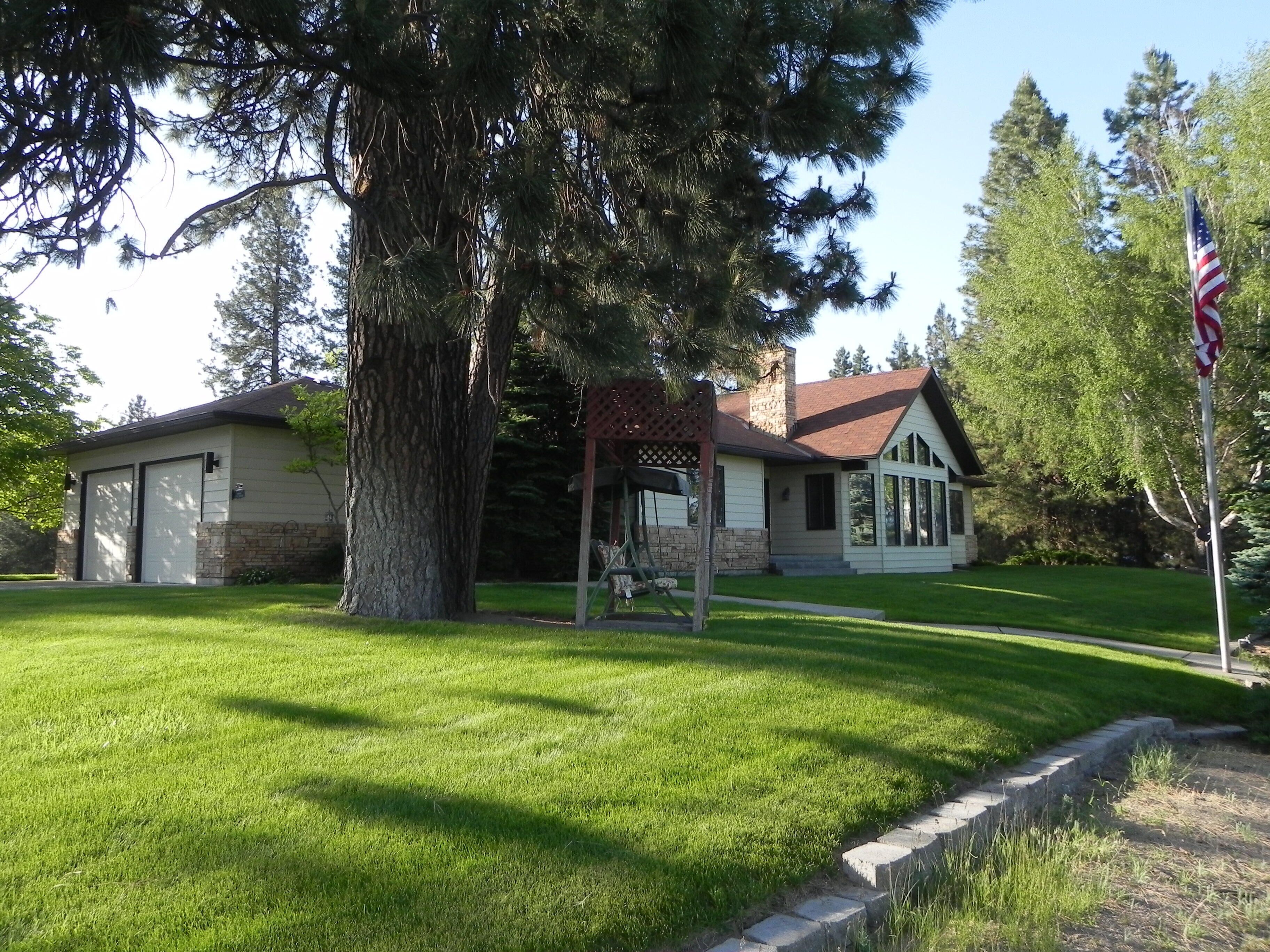 Aviator Dreams; Spacious Retreat Located On Small Local Airport