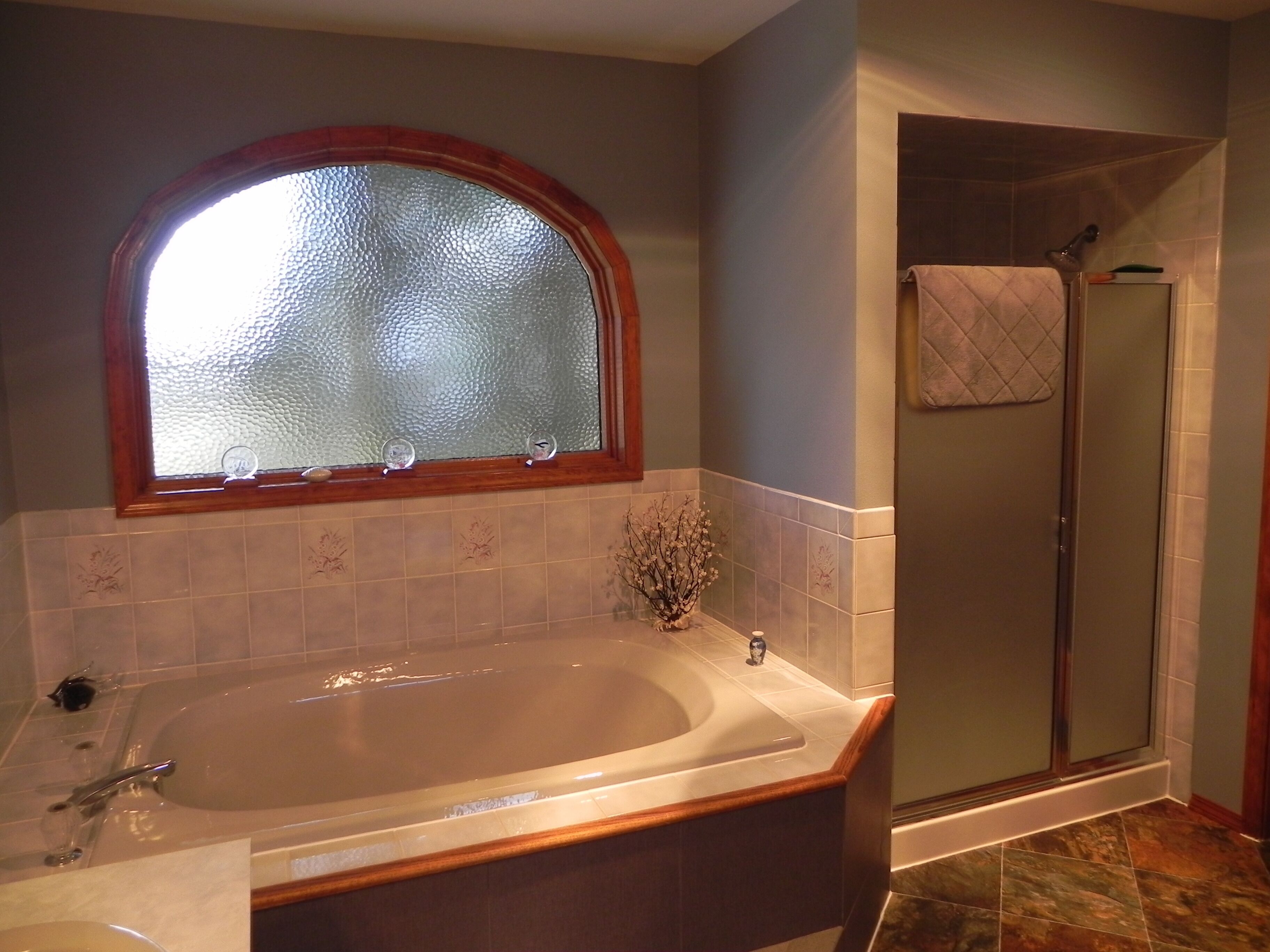 Aviator Dreams; Spacious Retreat Located On Small Local Airport