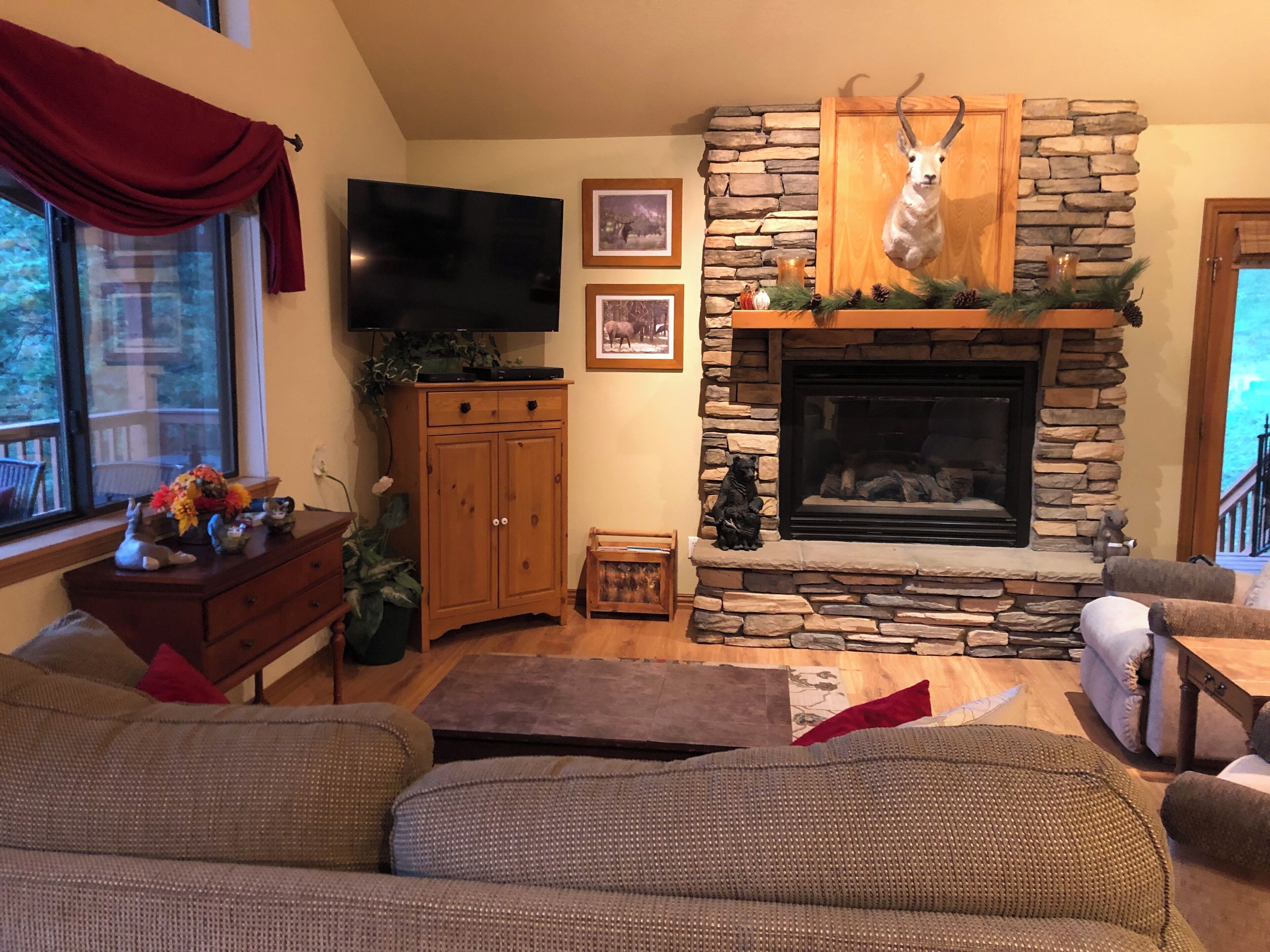 ELK HOLLOW, MOUNTAIN VIEWS, NEAR NAT'L FOREST, DUCK & FISH POND