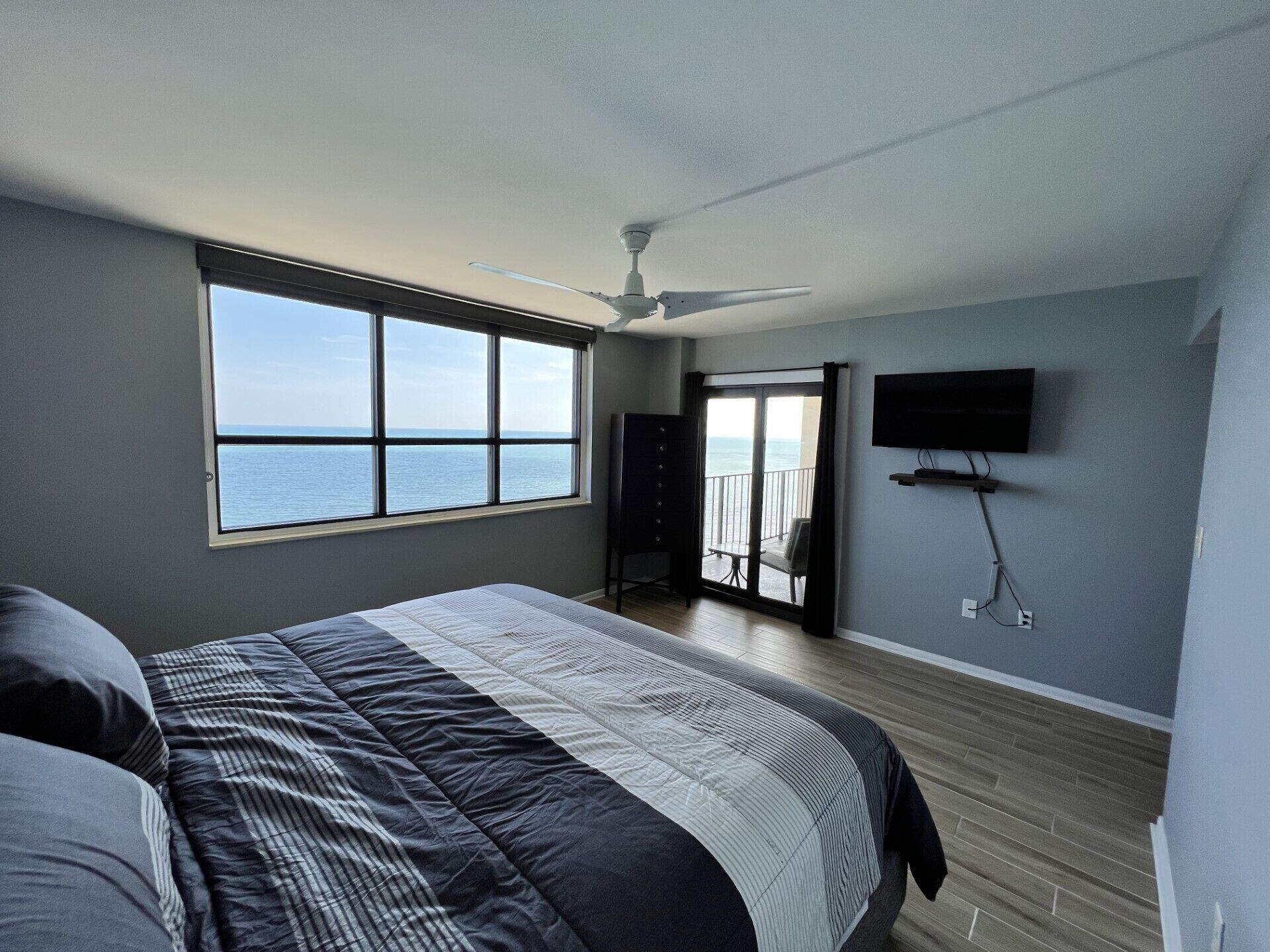 Oceanfront Penthouse Condo Close to all Myrtle Beach Attractions