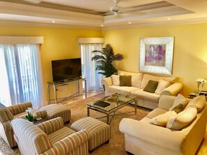 TV - 50 YARDS FROM THE BEACH, THESE UPGRADES MAKE YOU FEEL  RIGHT AT HOME (St Thomas Parish)