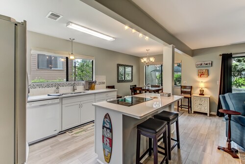 Pet Friendly | Remodeled Forest Ridge Townhome | 5-7 Minute Walk to Beach | Community Pool & Tennis