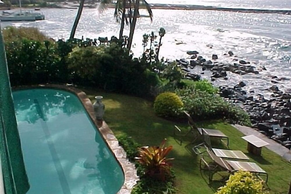 4 Bedrooms, Newly AC, 3.5 bathrooms,Deluxe, Sleeps 10, Oceanfront Pool, Private
