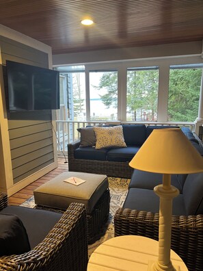 Smart TV, fireplace, DVD player, books