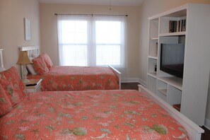 4 slaapkamers, een bureau, een strijkplank/strijkijzer, gratis wifi