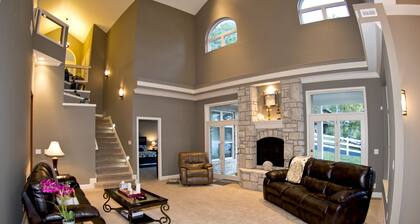 Luxurious 7 Bedroom 5 Bath Lakefront Home with large dock