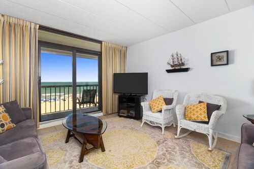 Oceanfront 4th Floor, 2 Bedroom Condo on the Boardwalk