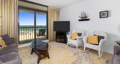 Oceanfront 4th Floor, 2 Bedroom Condo on the Boardwalk
