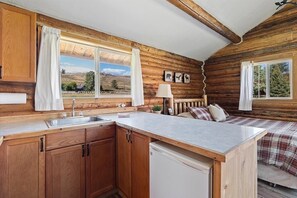 8 bedrooms, desk, iron/ironing board, free WiFi - Rent the Entire Guest Ranch for your reunion, retreat or event! (Bondurant)