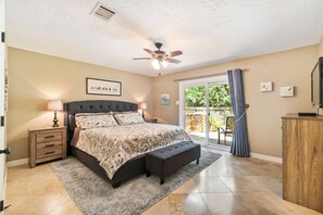 4 bedrooms, desk, iron/ironing board, travel crib