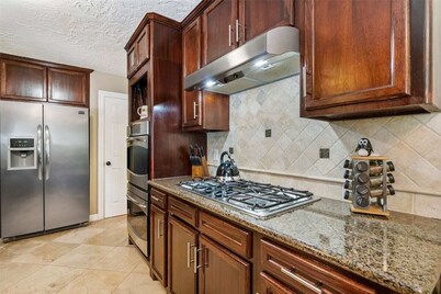 Beautiful Garden Oasis in the Heart of The Woodlands!