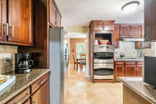 The Peaceful Perch - Beautiful Garden Oasis in the Heart of The Woodlands!