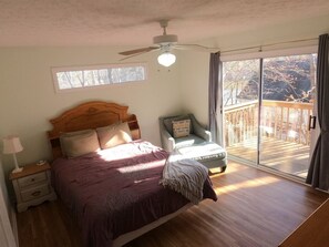 3 bedrooms, travel crib, free WiFi, bed sheets