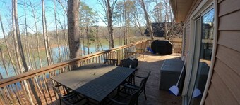 Refreshed Property!! Deep Water, Quiet Cove, 30 minutes from Clemson