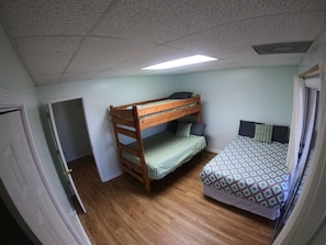 3 bedrooms, free WiFi, bed sheets - Refreshed Property!! Deep Water, Quiet Cove, 30 minutes from Clemson (Westminster)