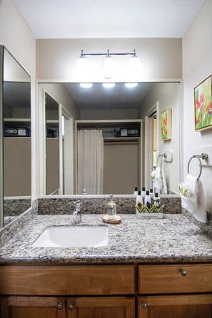 Shower, hair dryer, towels, soap - Oceanview #205 at Hana Kai Maui - 1 Bedroom Upper Floor - Amazing View! (Hana)