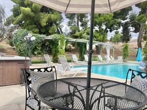 Outdoor pool - The Cottage Haven - Nestled In The Heart Of Wine Country And Horse Country (Temecula)