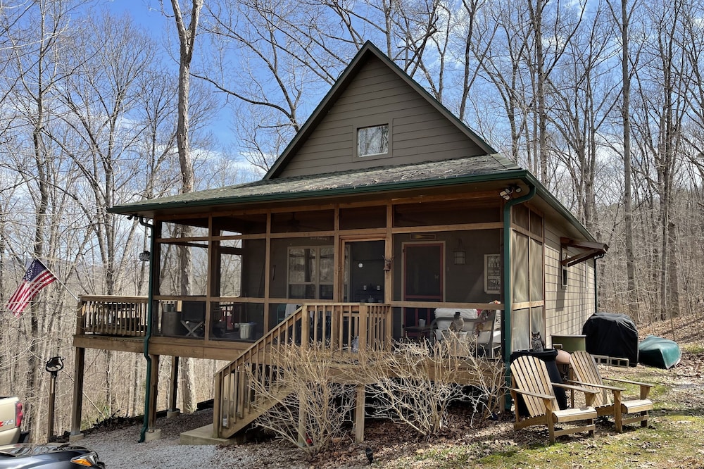 Adorable Cottage / Cabin nestled between the Little and the Big Buffalo River
