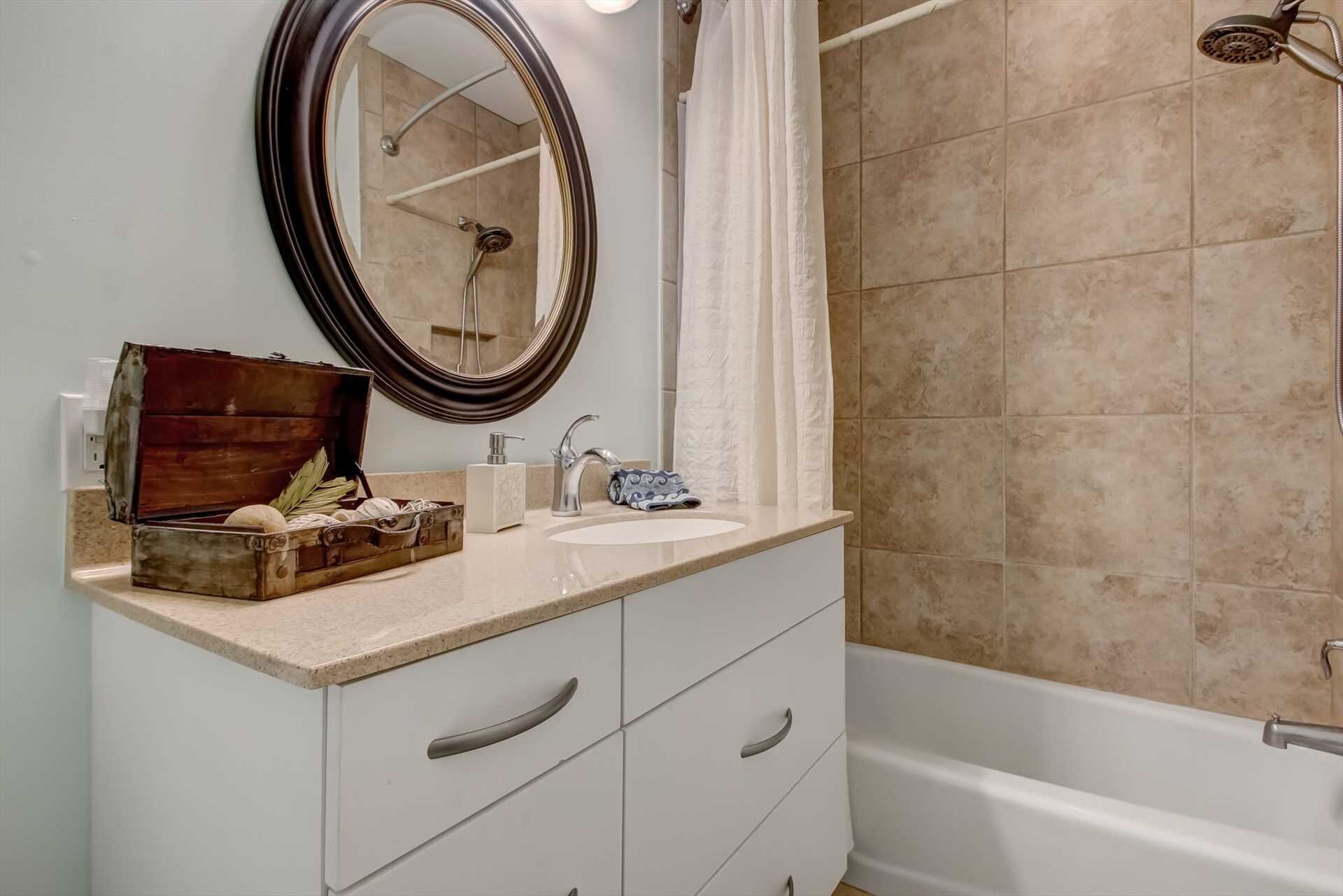 Beautiful, Spacious Townhome with Elevator, Ocean View and  Easy Access to the Beach!