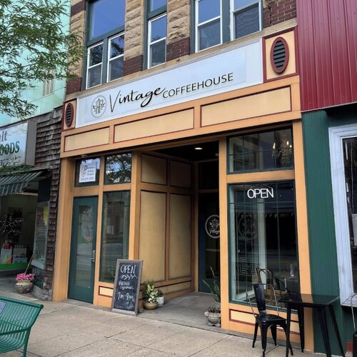 3 King Suites • Private Baths • Speakeasy • Walk to Downtown • Pet Friendly