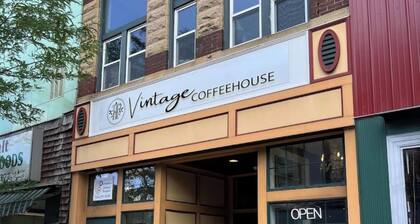 3 King Suites • Private Baths • Speakeasy • Walk to Downtown • Pet Friendly