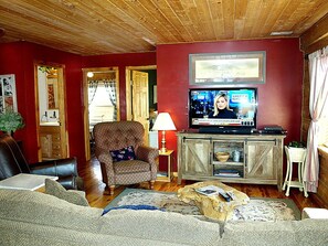 Smart TV, DVD player, livros, videoteca